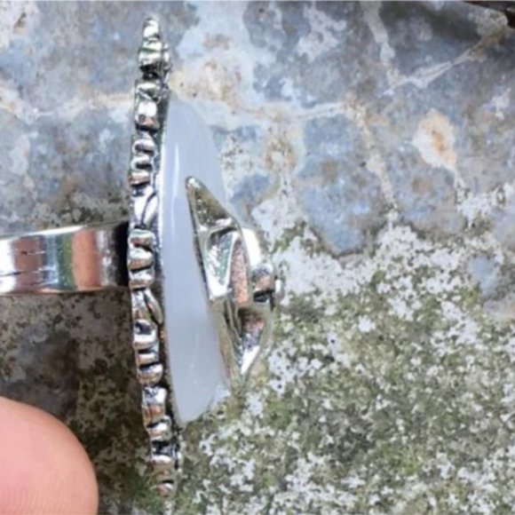 Gothic Bat in Flight White Cameo Ring - Picture 3 of 3